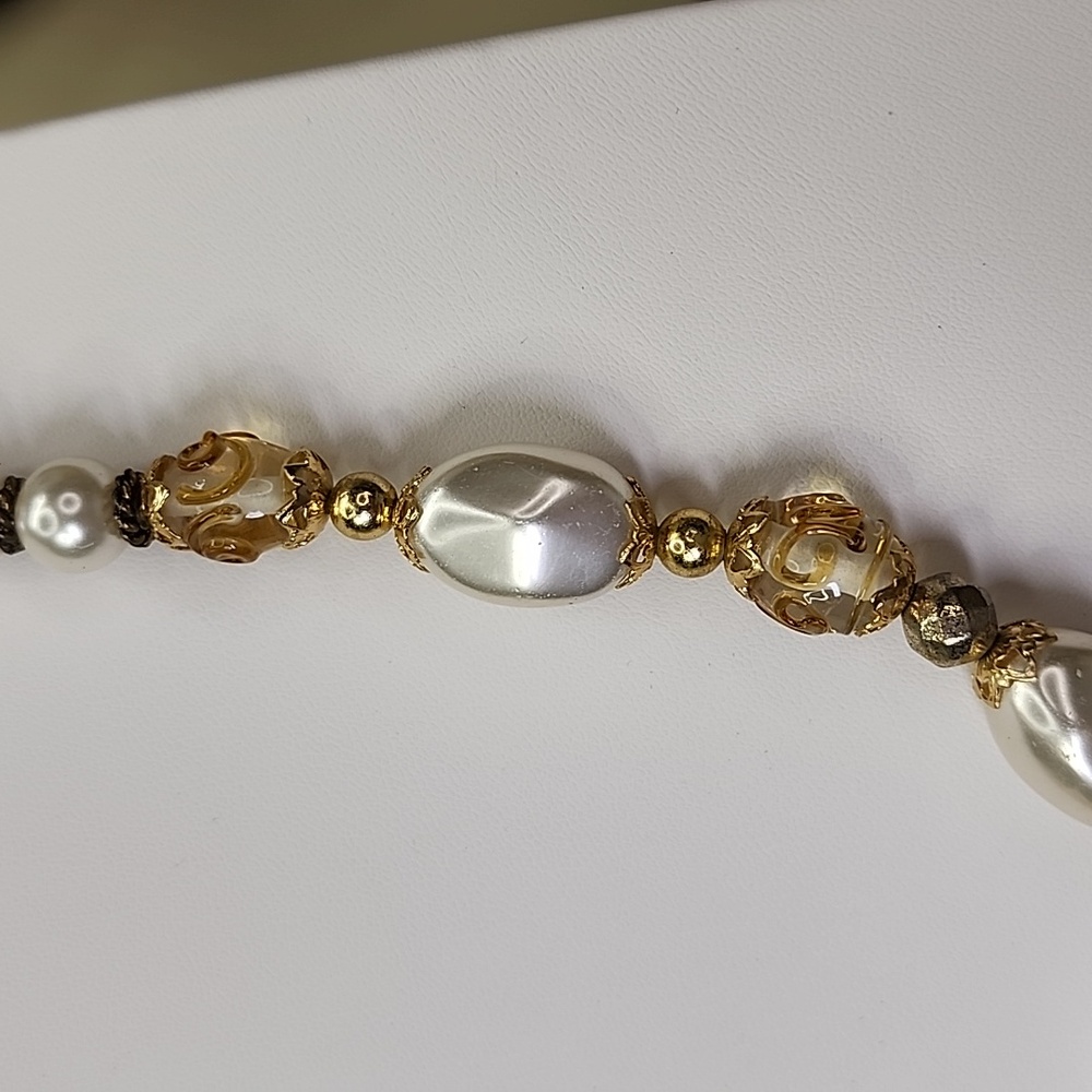 Elegant Gold Tone, Faux Pearl w Glass Beads Necklace - Picture 4 of 7